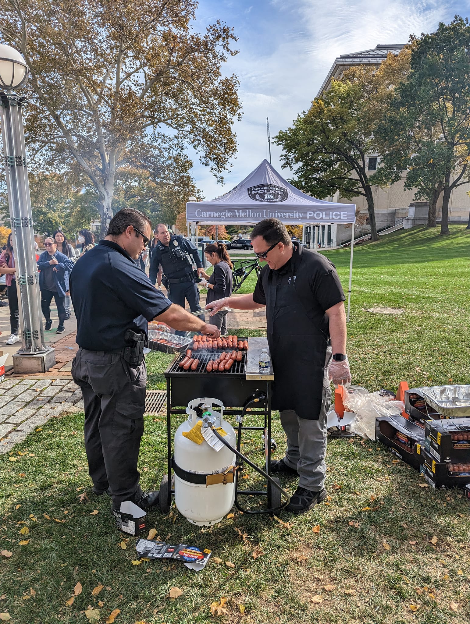cmu police grilling lunch for students